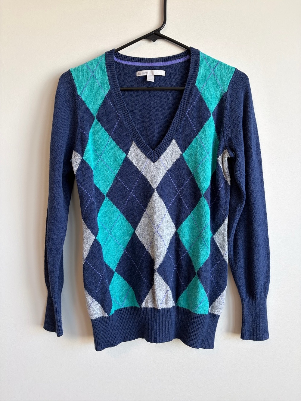 Old Navy Navy V-Neck Argyle Sweater with Aqua and Light Gray Diamonds